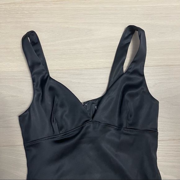 Ten By Babaton satin v neck mini dress black, size 0 - Picture 9 of 14